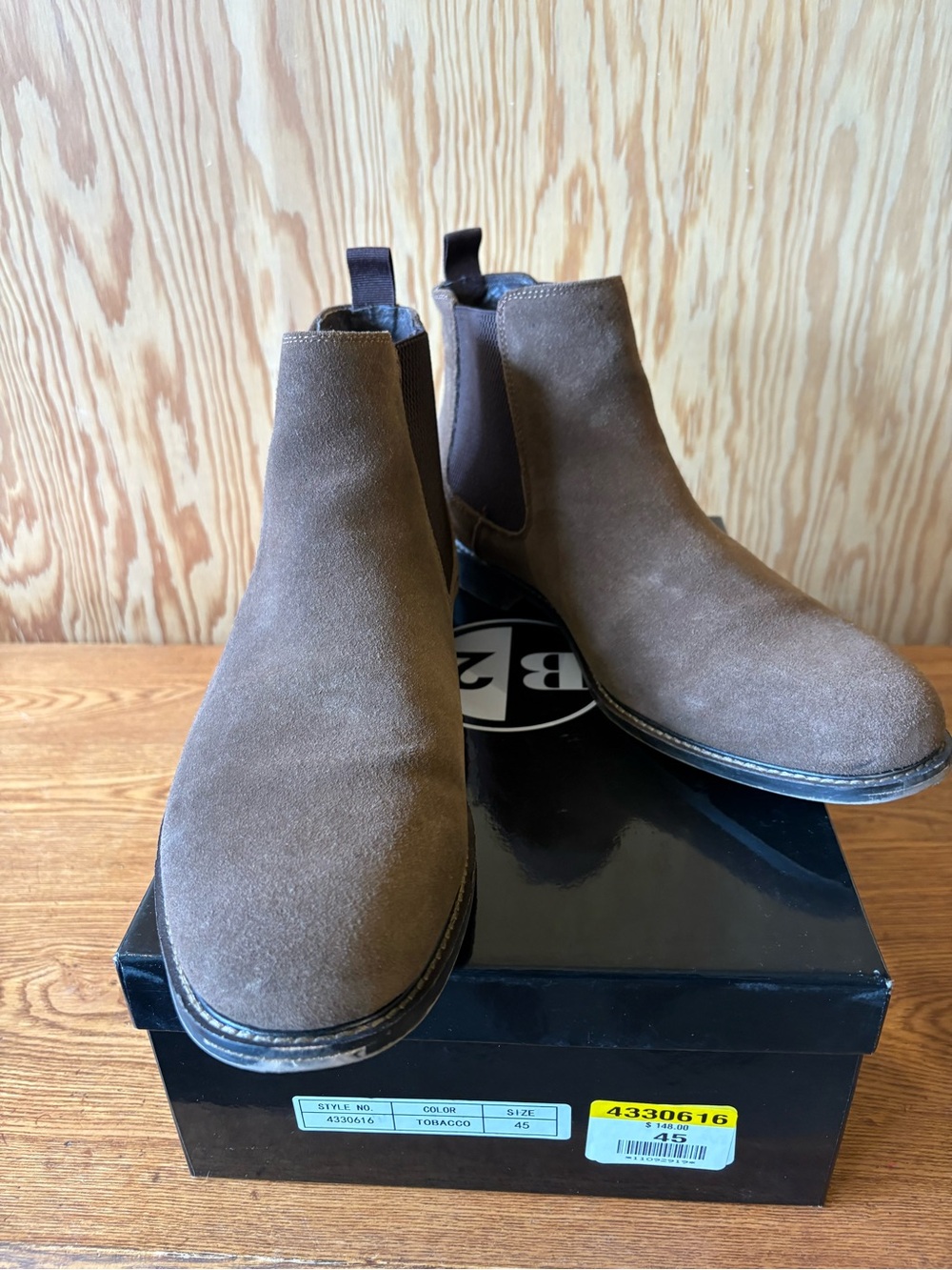 Men's Tobacco Suede Chukka Boots - Classic Pull-On Style
